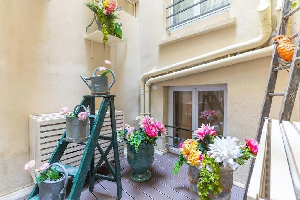 Home Suite Home Grands Boulevards - 11 - Париж 0*,  Франция